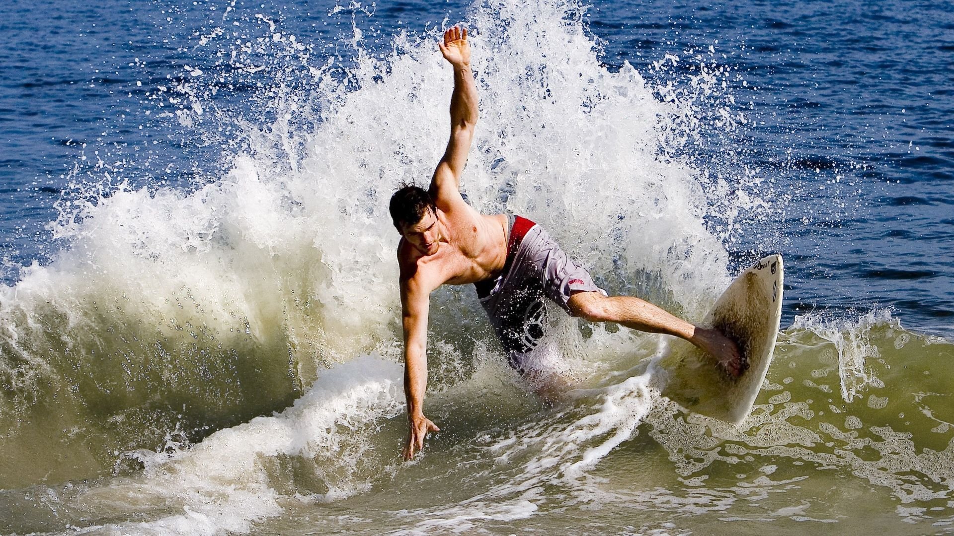 开云下载-伊朗球迷在雪中烤羊肉串助威，被冬奥组委点名表扬，伊朗足球场